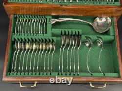 110-Piece Postons Lonsdale Plate Sheffield Silverplate Cased Flatware Set London