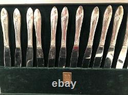 113 pc Oneida Tudor Plate QUEEN BESS II Vintage1946 Silver Plate Flatware Set