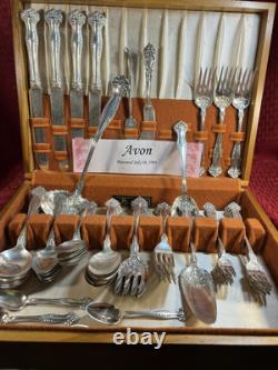 1847 ROGERSAVON PATTERN SILVERPLATE190164 PCS WithDOVETAIL BOXVGC
