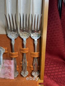 1847 ROGERSAVON PATTERN SILVERPLATE190164 PCS WithDOVETAIL BOXVGC