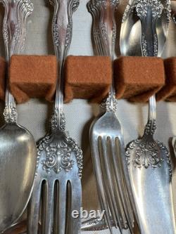 1847 ROGERSAVON PATTERN SILVERPLATE190164 PCS WithDOVETAIL BOXVGC