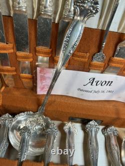 1847 ROGERSAVON PATTERN SILVERPLATE190164 PCS WithDOVETAIL BOXVGC