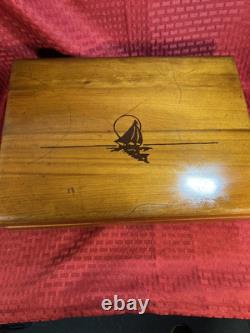 1847 ROGERSAVON PATTERN SILVERPLATE190164 PCS WithDOVETAIL BOXVGC