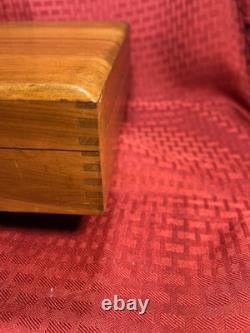 1847 ROGERSAVON PATTERN SILVERPLATE190164 PCS WithDOVETAIL BOXVGC