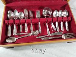 1847 ROGERS BROS FIRST LOVE Silver Plate Set + Chest Service 10. 60PIECES
