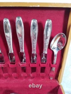 1847 ROGERS BROS FIRST LOVE Silver Plate Set + Chest Service 10. 60PIECES