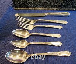 1847 ROGERS BROS IS SILVERPLATE SILVERWARE ANCESTRAL PATTERN SERV FOR 12 WithCASE