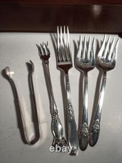 1847 Roger Bros Silverware Set Remembrance Pattern 8 Place Setting 83 Pieces