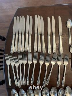 1847 Roger's Brothers IS Daffodil Silverware Setting for 12 People Great cond