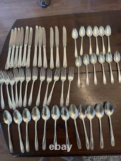 1847 Roger's Brothers IS Daffodil Silverware Setting for 12 People Great cond