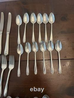 1847 Roger's Brothers IS Daffodil Silverware Setting for 12 People Great cond
