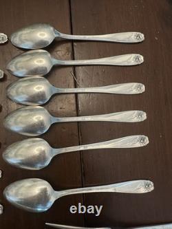1847 Roger's Brothers IS Daffodil Silverware Setting for 12 People Great cond