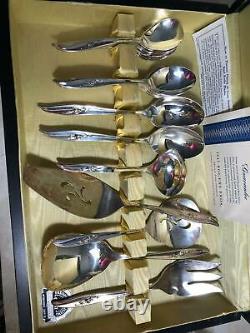 1847 Rogers Bros 26 pc Heritage Silverware Set In Tarnish resistant IS chest