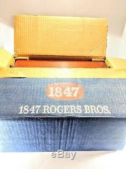1847 Rogers Bros Daffodil Complete Setting For Eight Wooden Case Original Box