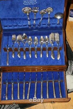 1847 Rogers Bros. Daffodils Silverplate Silverware Service for Twelve 66 Pieces