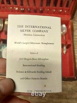 1847 Rogers Bros HERITAGE 52 Pieces international silver company silverware set