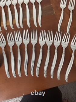 1847 Rogers Bros Leilani 73 Piece Silverplate Flatware Set For 12 Box WithDrawer