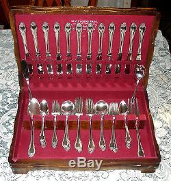 1847 Rogers Bros REMEMBRANCE Flatware Set for 12 with Chest 77 pieces Very Nice