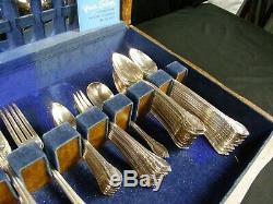 1847 Rogers Bros Remembrance Flatware Silverware 117 Pc Set with Case