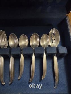 1847 Rogers Flair service for 8. 50 piece beautiful plated silver dinnerware set