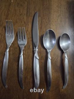 1847 Rogers Flair service for 8. 50 piece beautiful plated silver dinnerware set