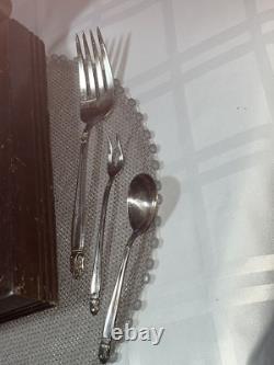 1938 Holmes & Edwards IS Inlaid Silver Plate Flatware 12 Place Set 81 PC & Case