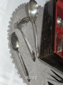 1938 Holmes & Edwards IS Inlaid Silver Plate Flatware 12 Place Set 81 PC & Case