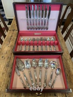 1953 Oneida Ballard Community Plate Silverware Set 7035 Mahogany Chest 56 pcs