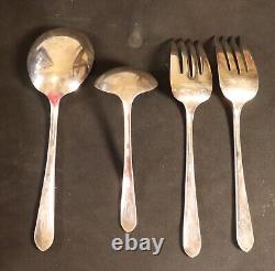37 Pieces Vintage 1941 WM Rogers Inheritance Silverplate Flatware With Ad & Case
