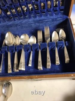 52 Oneida Community Silverplate CORONATION Flatware Service 16 Hampton Court