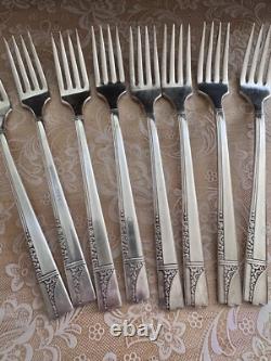 72 pc Nobility Silverplate Flatware CAPRICE with Wood Box, Oneida Silver 1937