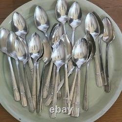 91 Pc Oneida Prestige GRENOBLE Silverplate SERVICE FOR 12 Flatware Set Wood Case