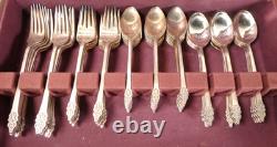 International Silver Deep Silver Inlaid Silverplate Rochambeau 82 pcs Drawer Box