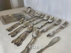 ONEIDA COMMUNITY AFFECTION 1960 Silverplate Flatware 8 Place Setting + 4, withCase