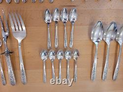 ONEIDA NOBILITY ROYAL ROSE SILVERPLATE FLATWARE SET of 87 PIECES- CA 1939