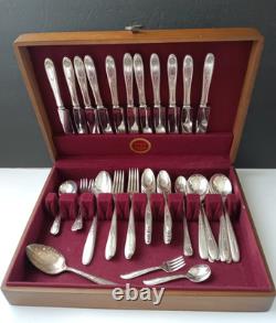 Oneida Community Plate Silverplate Flatware Set 68 Piece Grosvenor & Naken Chest