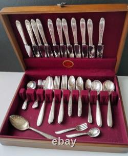Oneida Community Plate Silverplate Flatware Set 68 Piece Grosvenor & Naken Chest