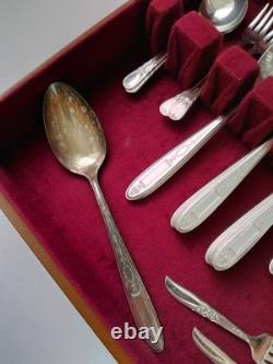 Oneida Community Plate Silverplate Flatware Set 68 Piece Grosvenor & Naken Chest