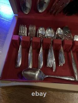 Oneida Community Silver Flower Pattern Silver Plate Set Case Chest 54 Pieces