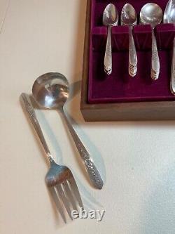 Oneida ROYAL ROSE Silver Plate Silverware, Flatware Set 47 Pieces