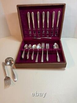 Oneida ROYAL ROSE Silver Plate Silverware, Flatware Set 47 Pieces