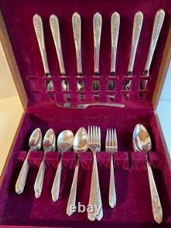 Oneida ROYAL ROSE Silver Plate Silverware, Flatware Set 47 Pieces