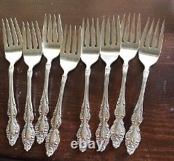 Oneida Silverplate 1881 Rogers Baroque Rose Silverware. Flatware 57 Piece Set