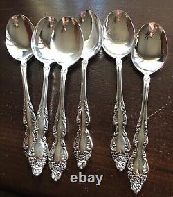 Oneida Silverplate 1881 Rogers Baroque Rose Silverware. Flatware 57 Piece Set