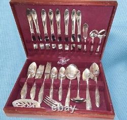 Queen Bess II Vintage 1946 Tudor Plate ONEIDA Service for 8 Silverplate 73 pc