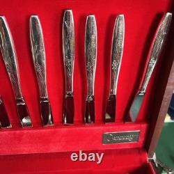 Service for 12 Oneida Community 77 Pc Silverplate Flatware Set in Case