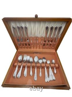 Silverplate Flatware Set 82 Pieces Oneida Countess II ART DECO 1930s withChest