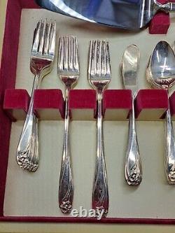 VINTAGE 1847 ROGERS BROS. DAFFODIL SILVERWARE SET SILVERPLATE 74 PCS With BOX