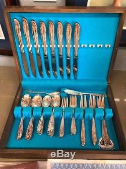 VINTAGE Wm Rogers SILVERWARE SILVER Extra Plate PARTIAL set 50 Pieces with CHEST