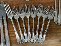 Vintage 1847 ROGERS BROS Silver Plate 40 Pc. Flatware Set DAFFODIL